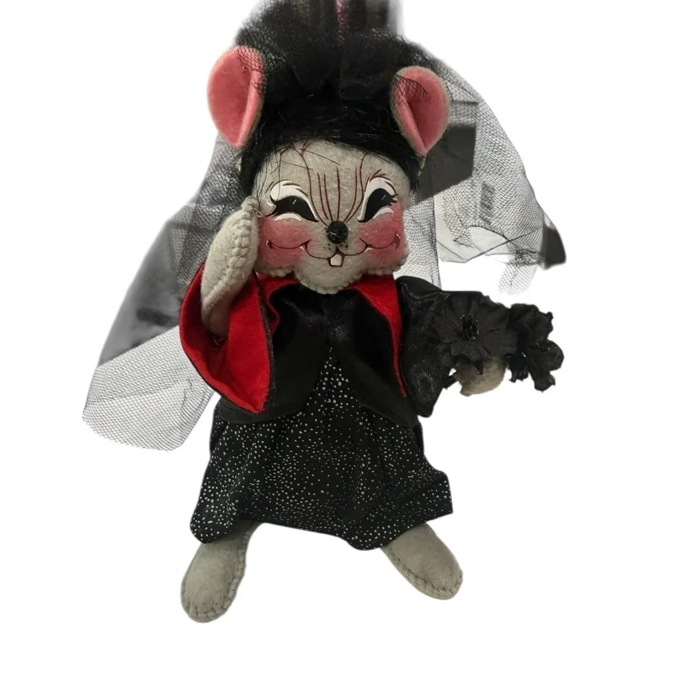 Annalee Dracula Bride Mouse 6 inch 2019 Black Flowers Black Veil